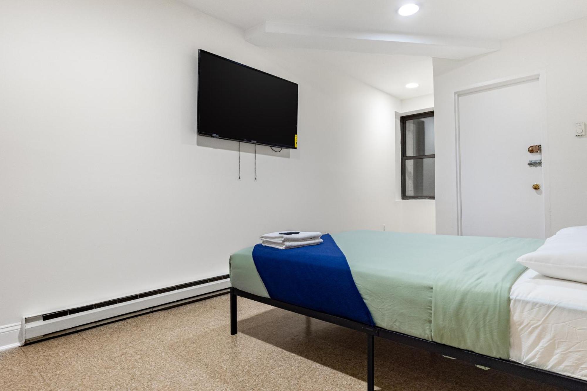 3 Bd Upscale Unit In Manhattan Valley New York