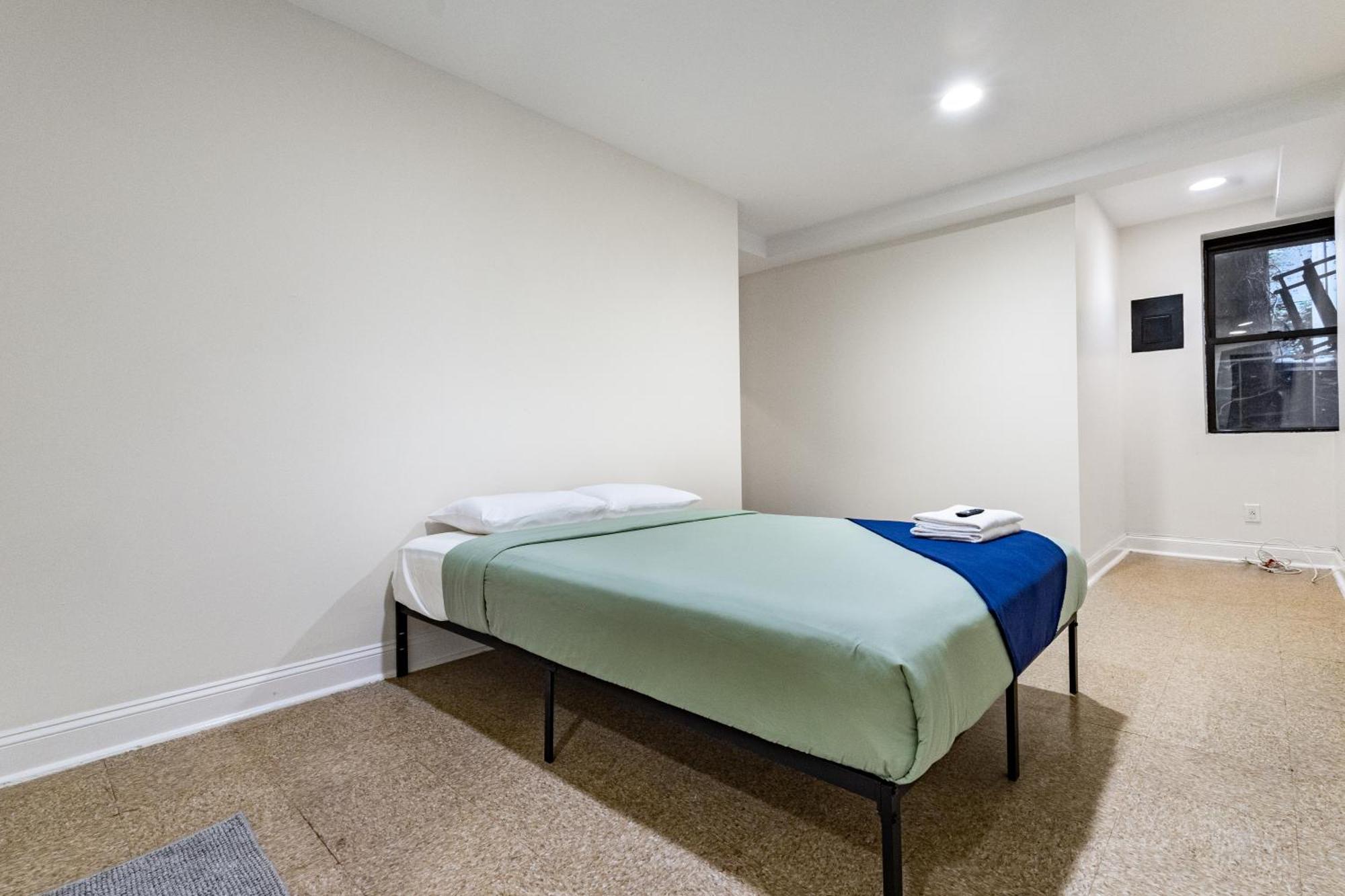 3 Bd Upscale Unit In Manhattan Valley Apartment